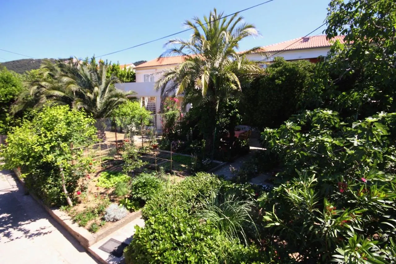 Apartments By The Sea Barbat, Rab - 4978 Barbat na Rabu クロアチア