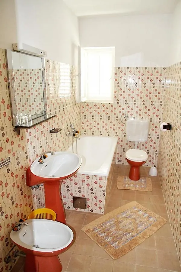 Apartments By The Sea Barbat, Rab - 4978 Barbat na Rabu クロアチア